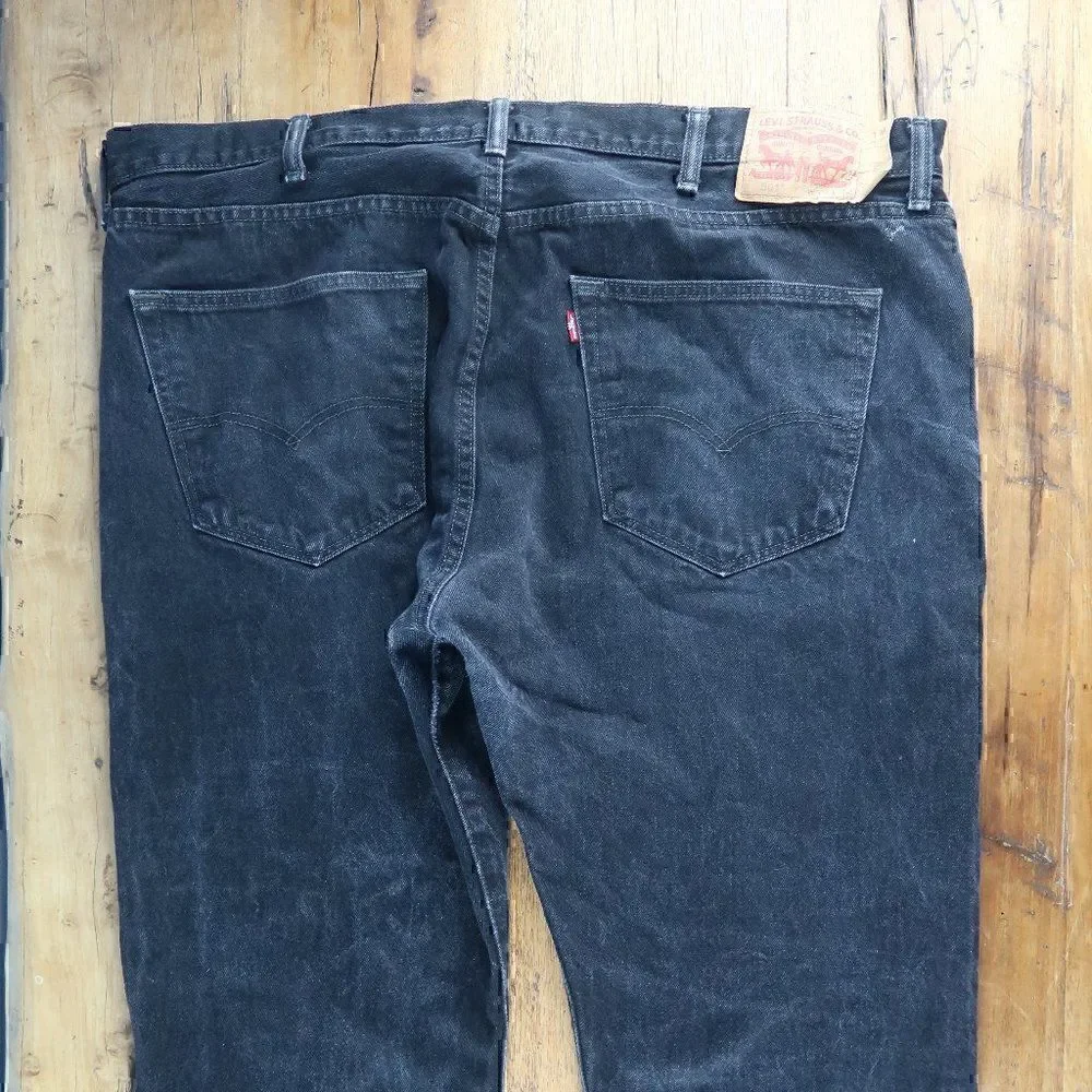 LEVI'S 501 BUTTON FLY BLACK DENIM JEANS SIZE W42 L32